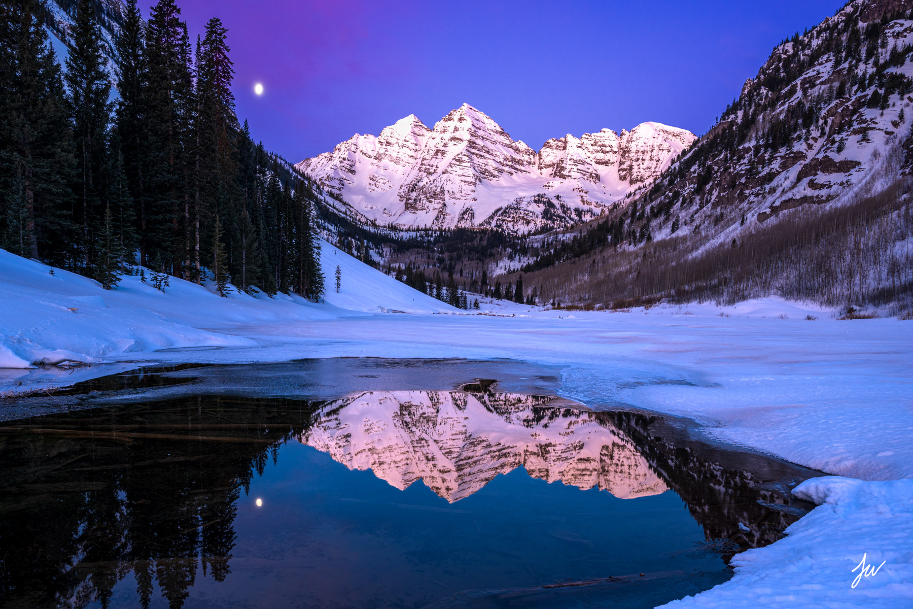 Maroon Bells winter snow Colorado