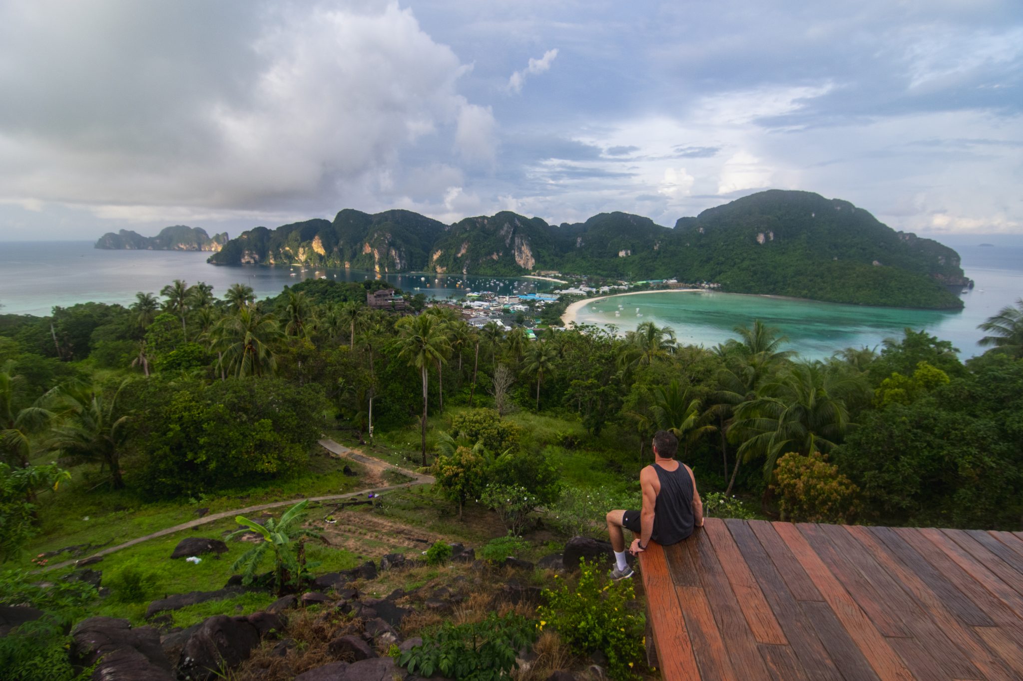 phi phi islands viewpoint crowded