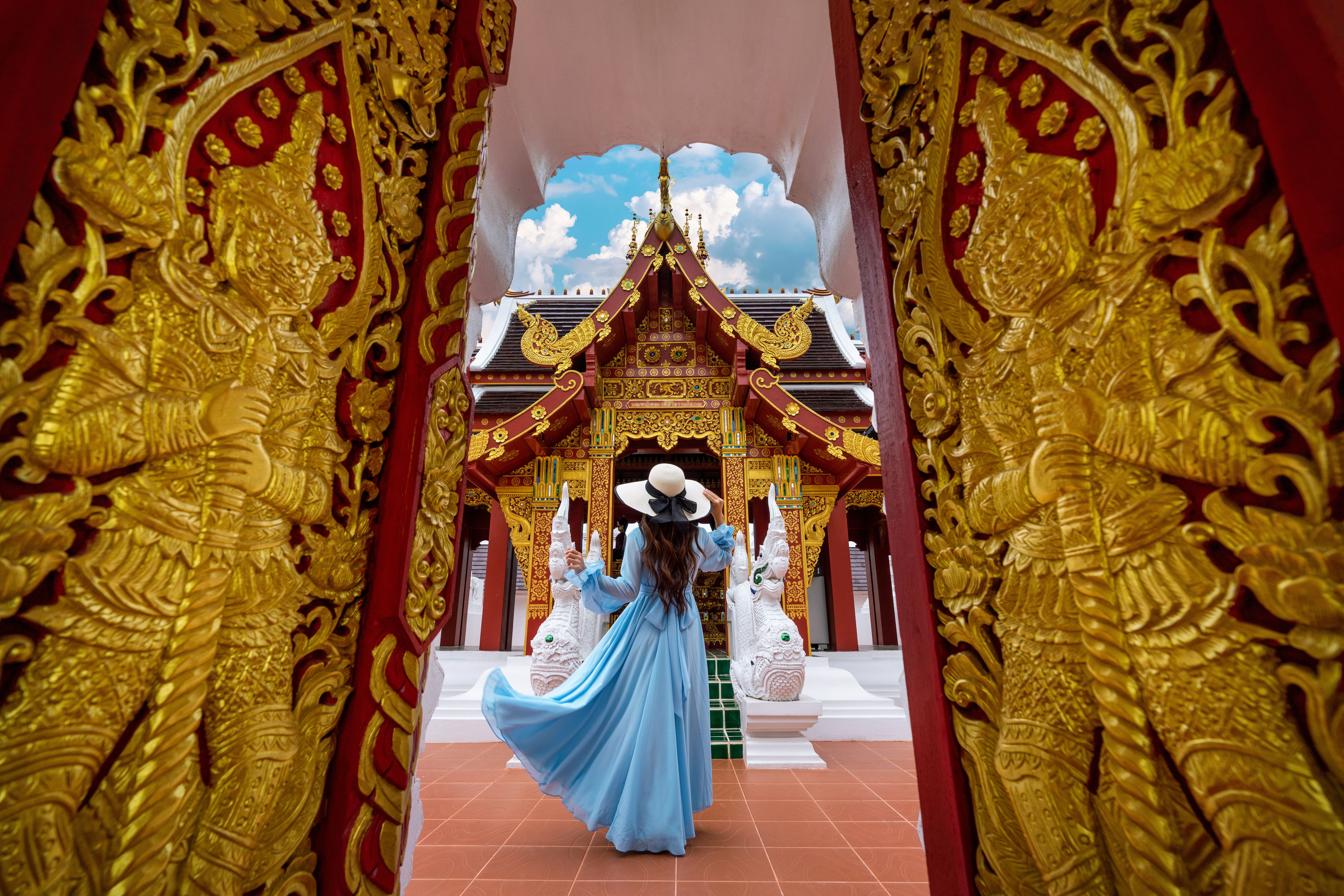 chiang mai temple dress code tourists