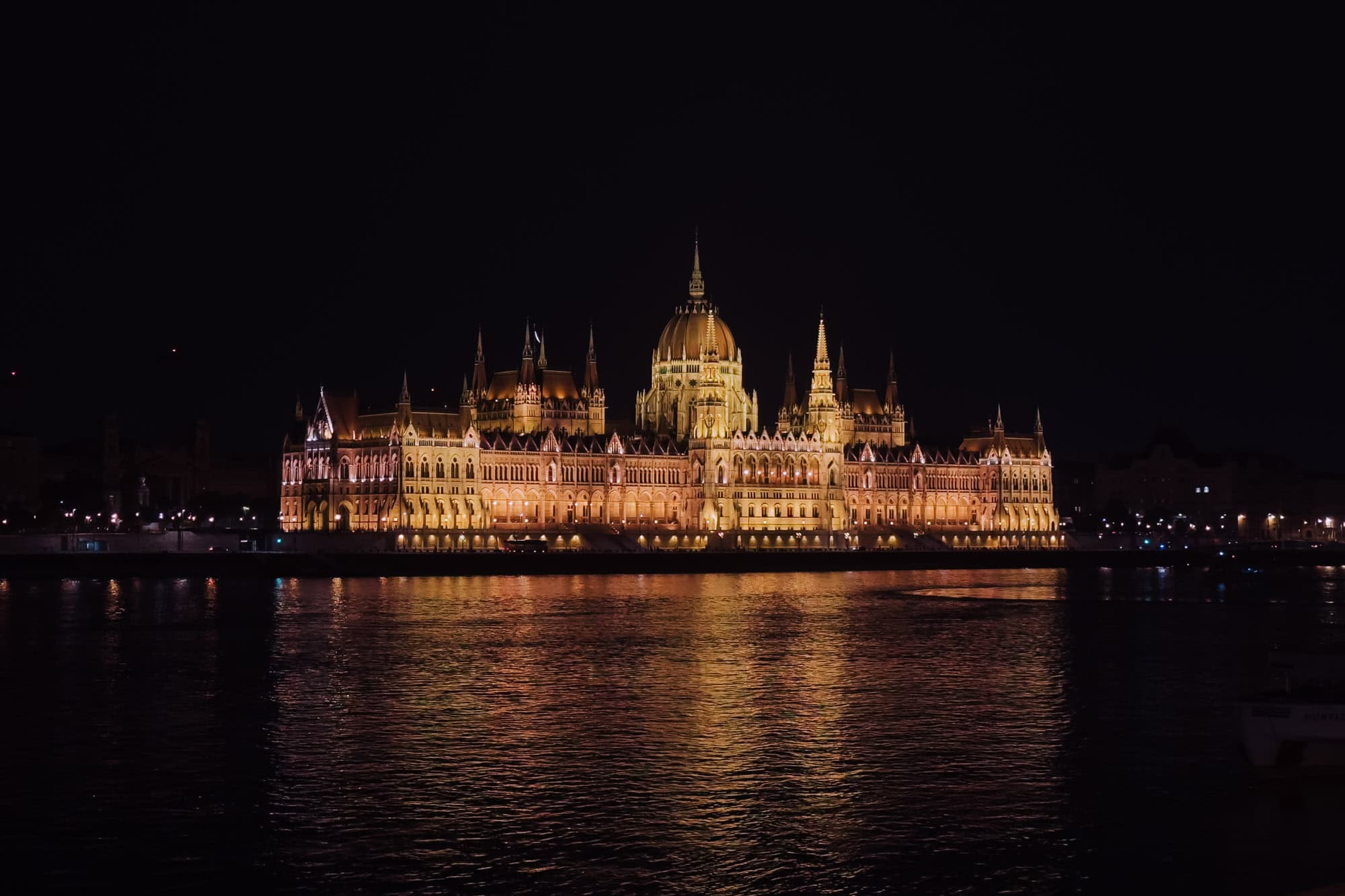 hidden instagram spots in budapest at night