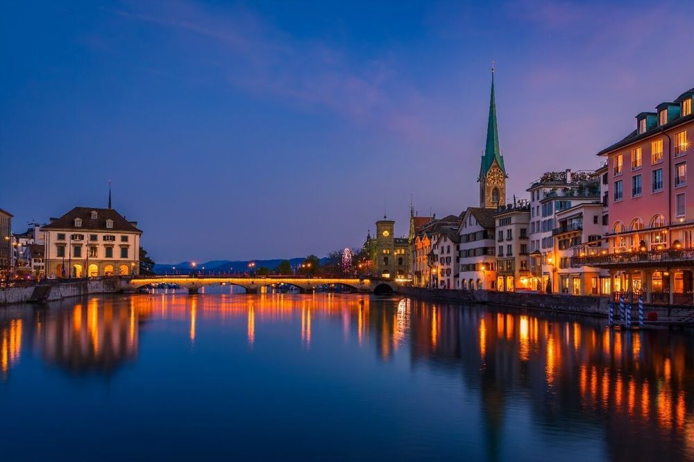 Grossmünsterplatz Zurich winter