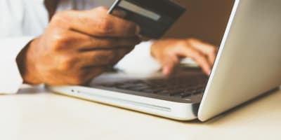 Rechnung mit Zahlungslink schreiben: PayPal & Stripe 2026 – vollständige Anleitung