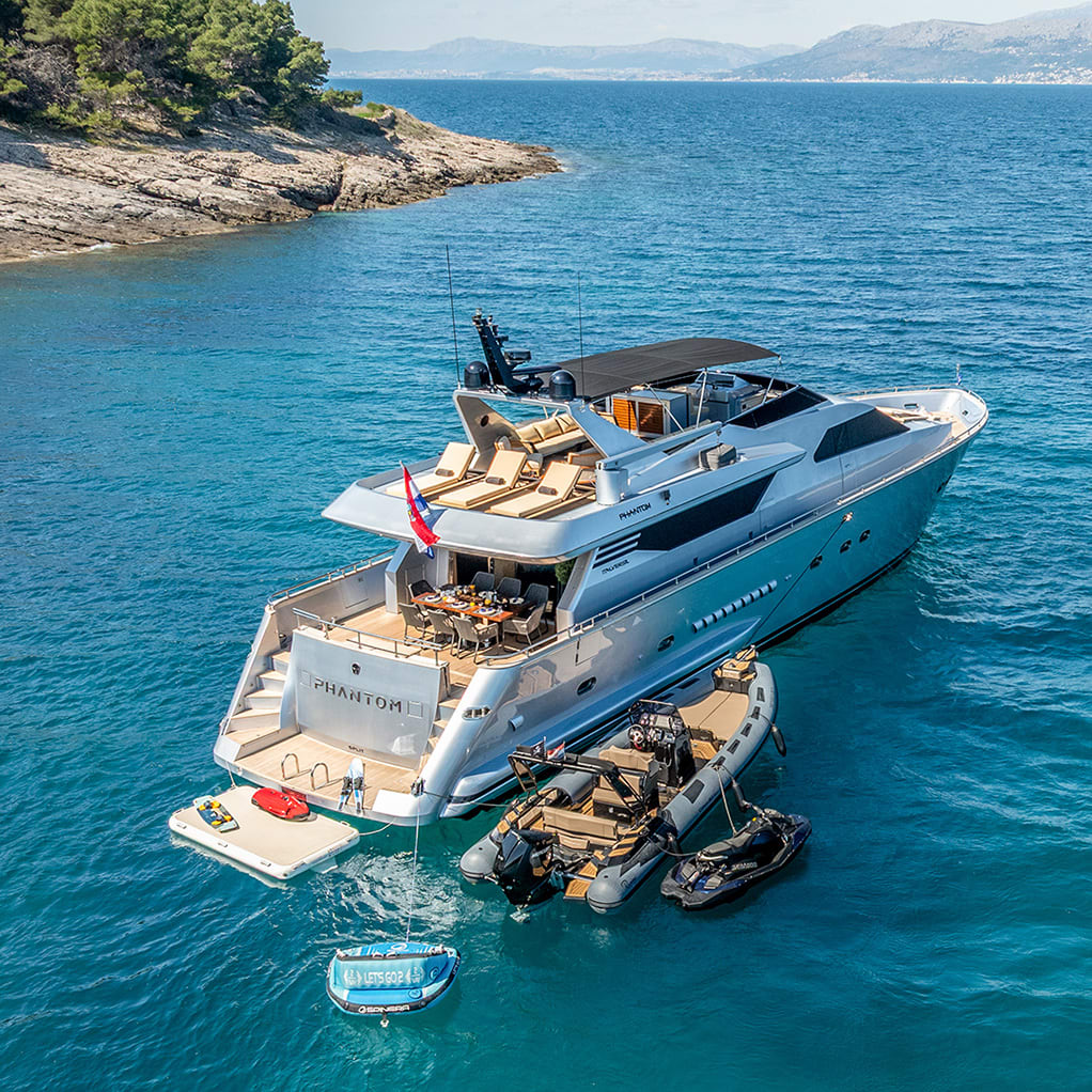 PANTHOM yacht for Charter (3) | Phoenix Yacht Management