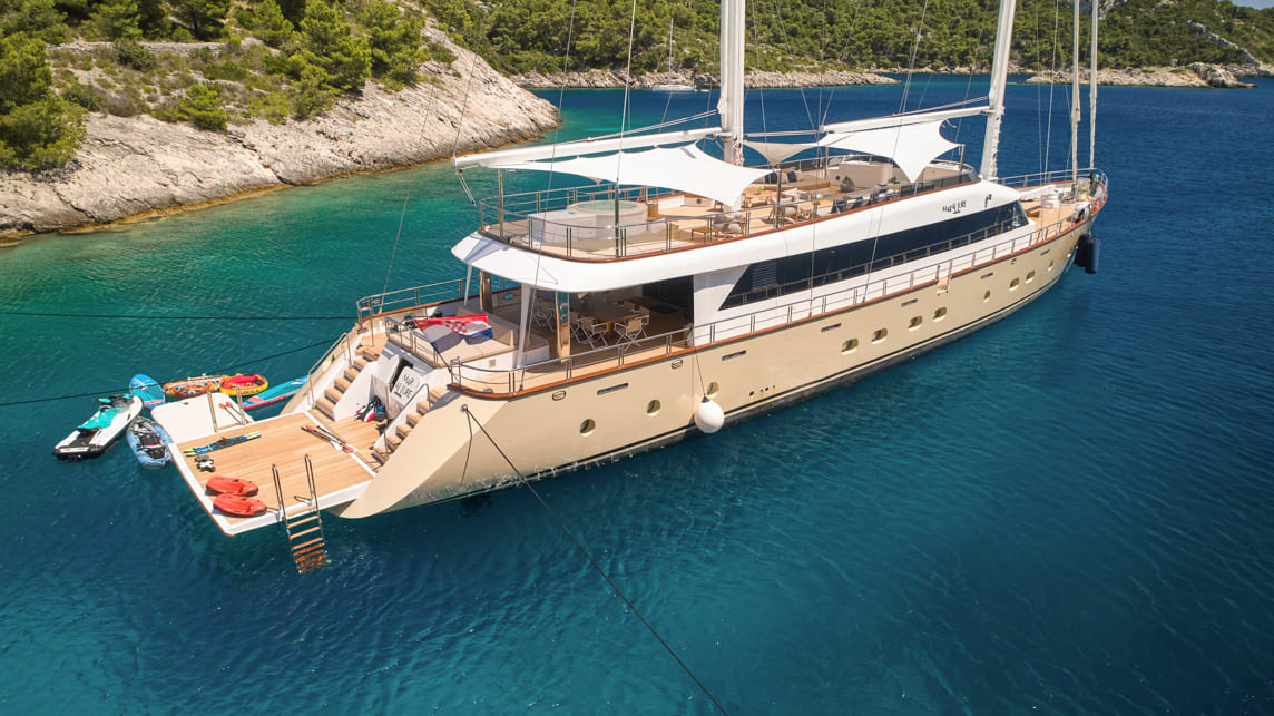 MARALLURE yacht for Charter (98) | Phoenix Yacht Management