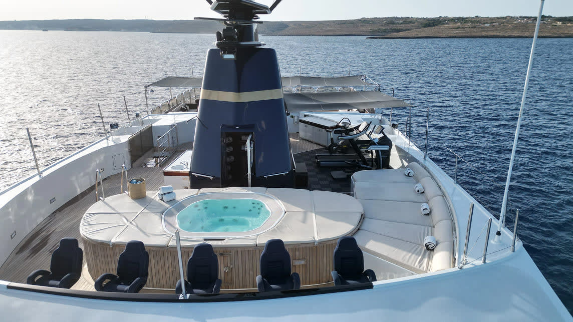 FORCE BLUE yacht for Charter (9) | Phoenix Yacht Management