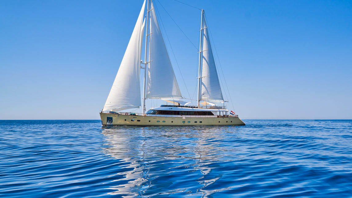 MARALLURE yacht for Charter (8) | Phoenix Yacht Management