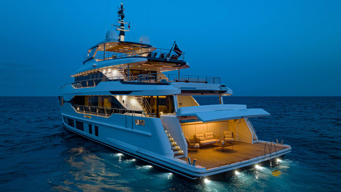 MAJESTY 120 yacht for Sale (19) | Phoenix Yacht Management