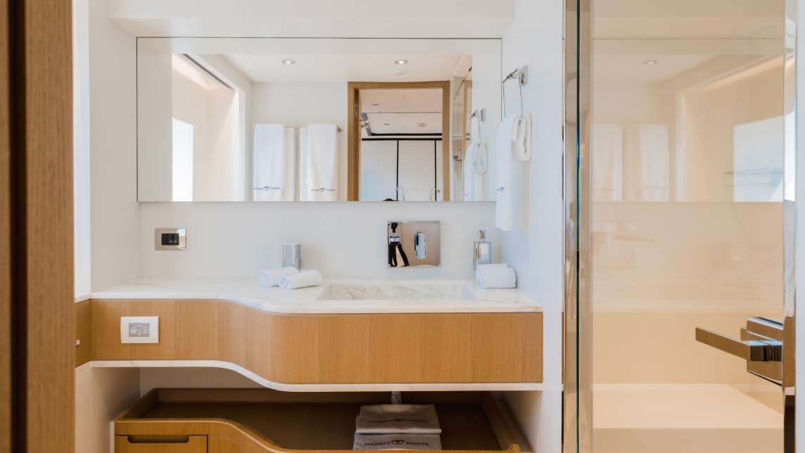 MAJESTY 120 yacht for Sale (26) | Phoenix Yacht Management