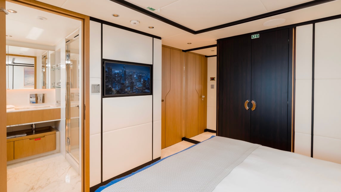 MAJESTY 120 yacht for Sale (27) | Phoenix Yacht Management