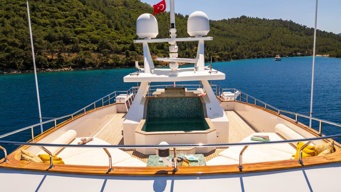 Ottawa IV yacht for Charter (33) | Phoenix Yacht Management