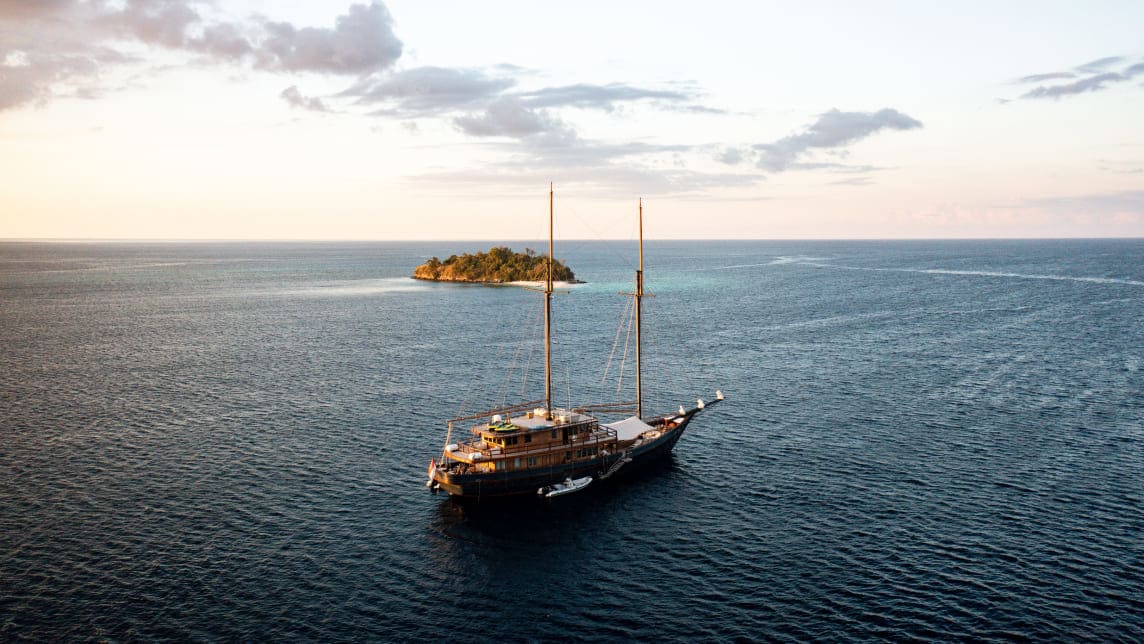 VELA yacht for Charter (6) | Phoenix Yacht Management