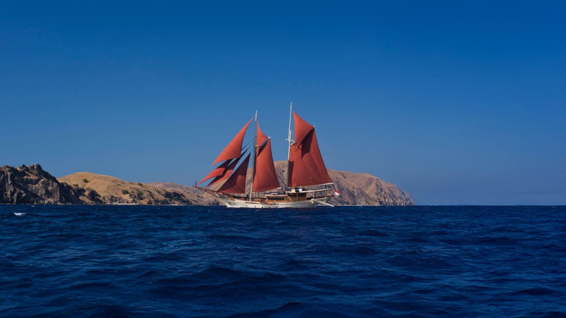 SI DATU BUA yacht for Charter (16) | Phoenix Yacht Management