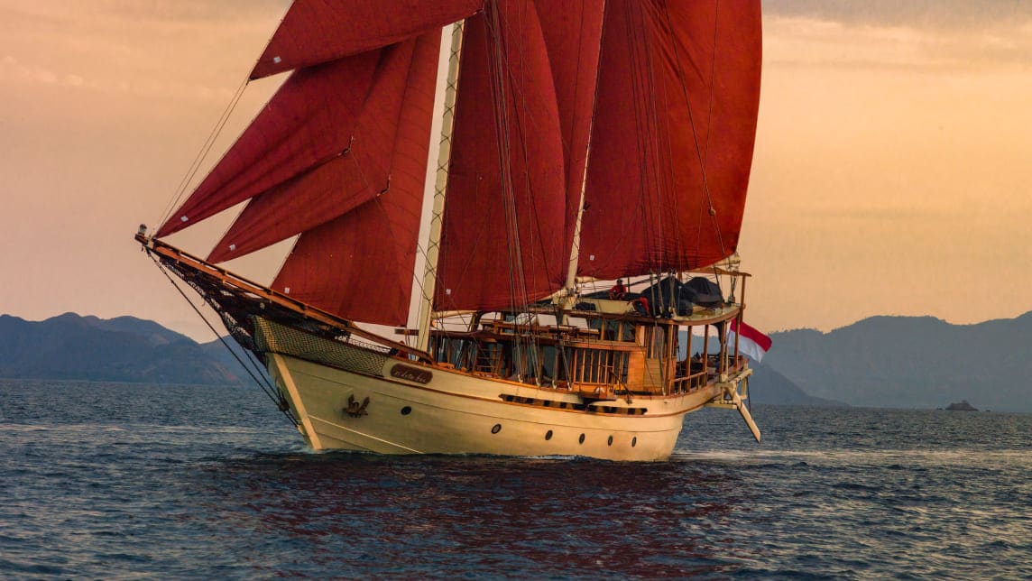 SI DATU BUA yacht for Charter (12) | Phoenix Yacht Management