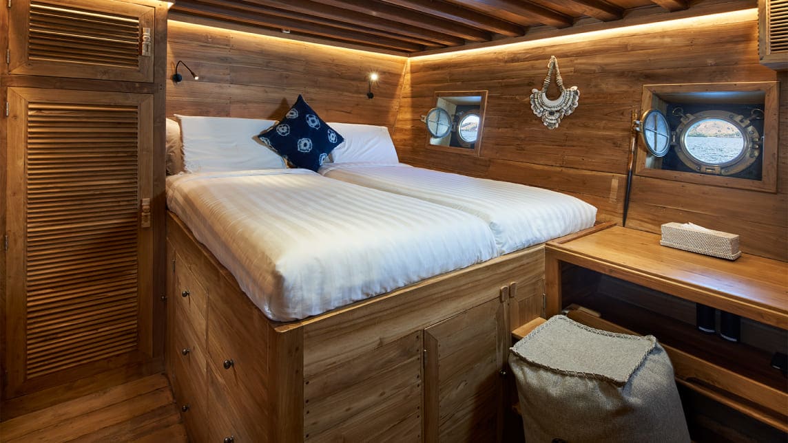 Oracle yacht for Charter (22) | Phoenix Yacht Management