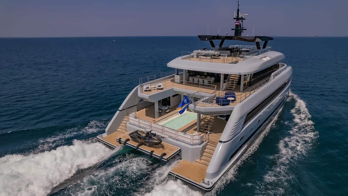 SPACE CAT yacht for Charter (7) | Phoenix Yacht Management