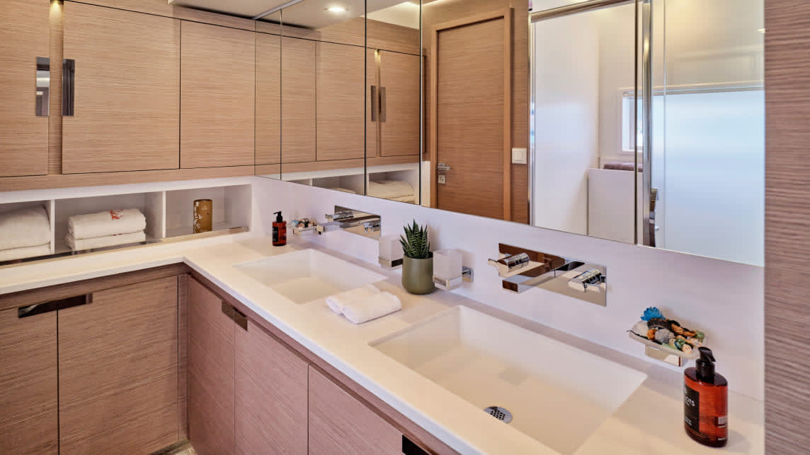 PIXIE yacht for Charter (66) | Phoenix Yacht Management