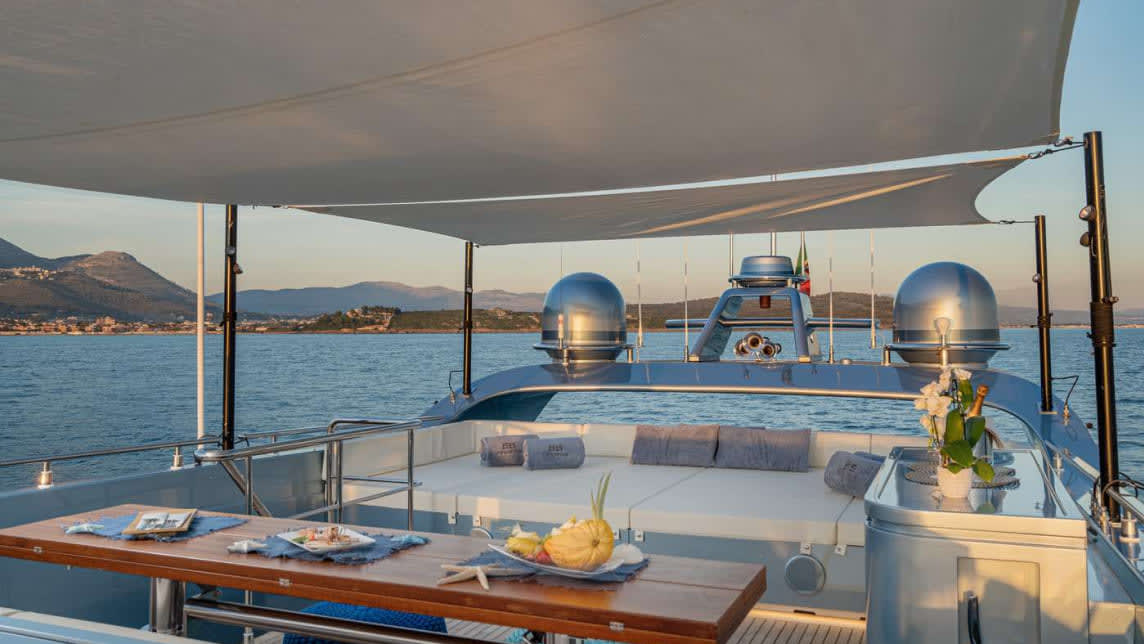 55 FIFTY FIVE yacht for Charter (12) | Phoenix Yacht Management