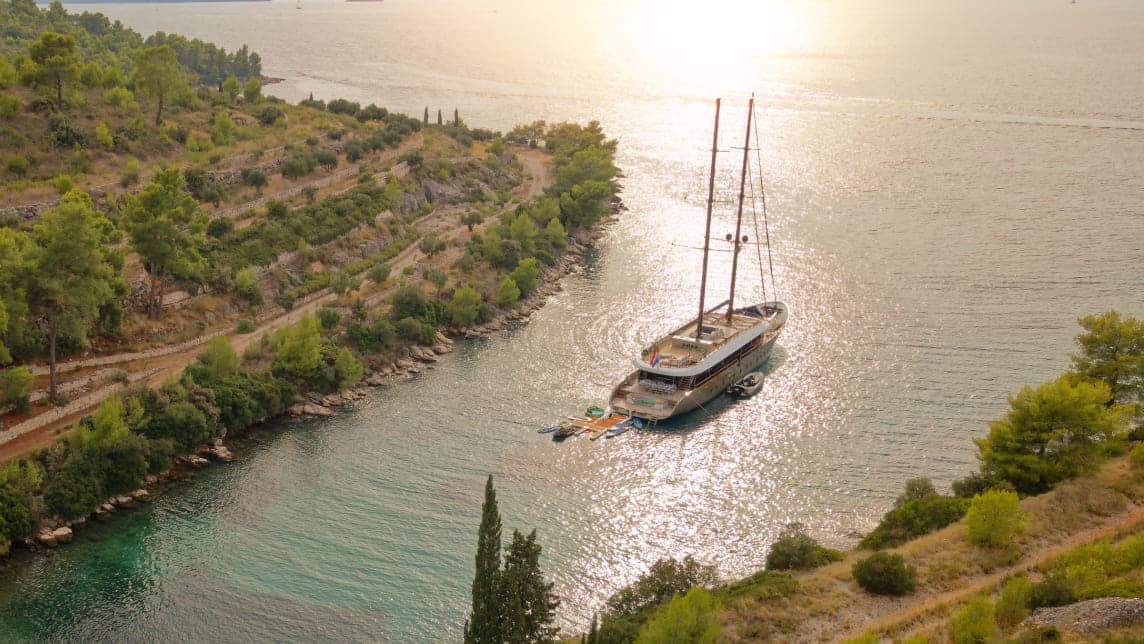 ANETTA yacht for Charter (12) | Phoenix Yacht Management