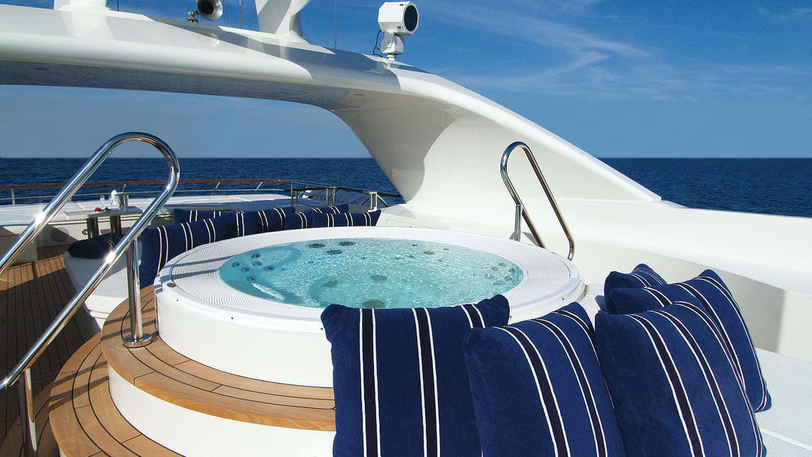 LADY DEE yacht for Charter (6) | Phoenix Yacht Management