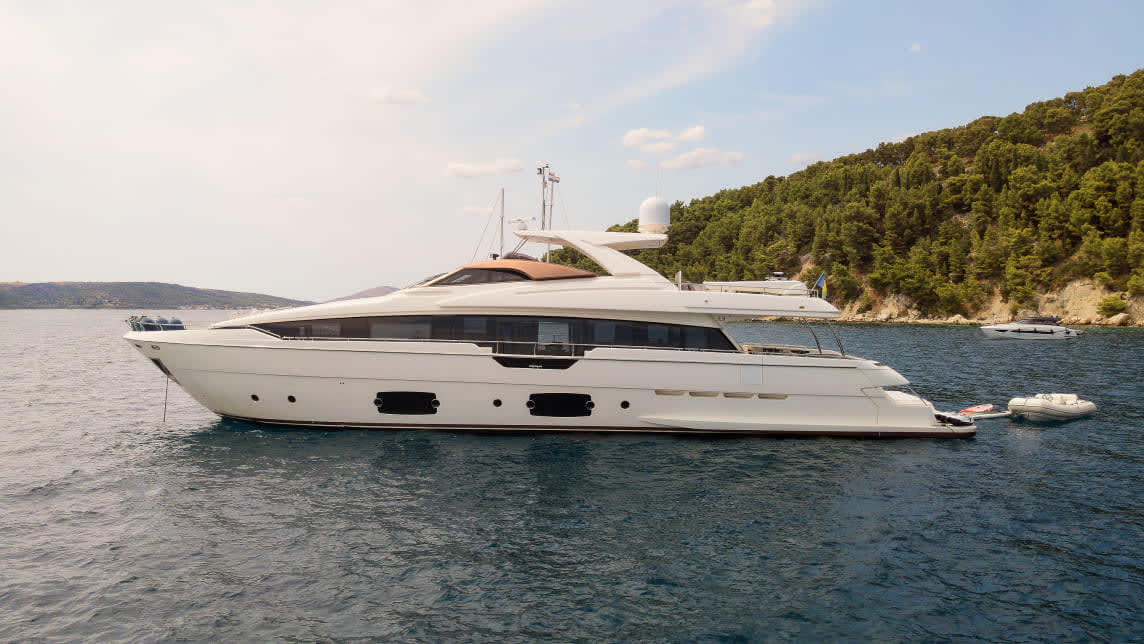 IVA yacht for Charter (11) | Phoenix Yacht Management