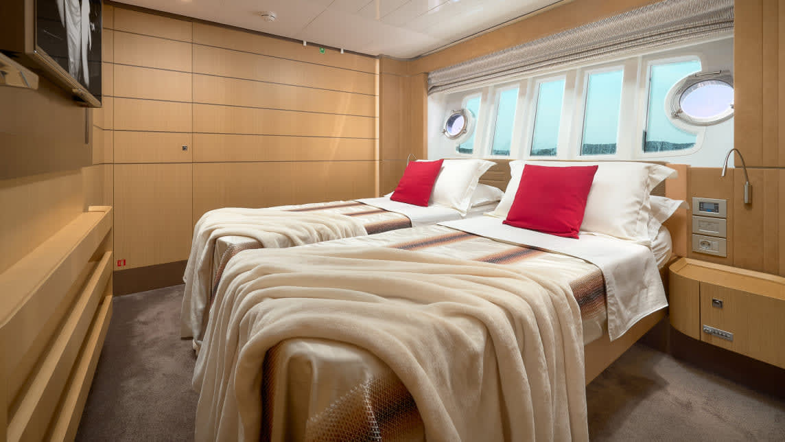 IVA yacht for Charter (26) | Phoenix Yacht Management