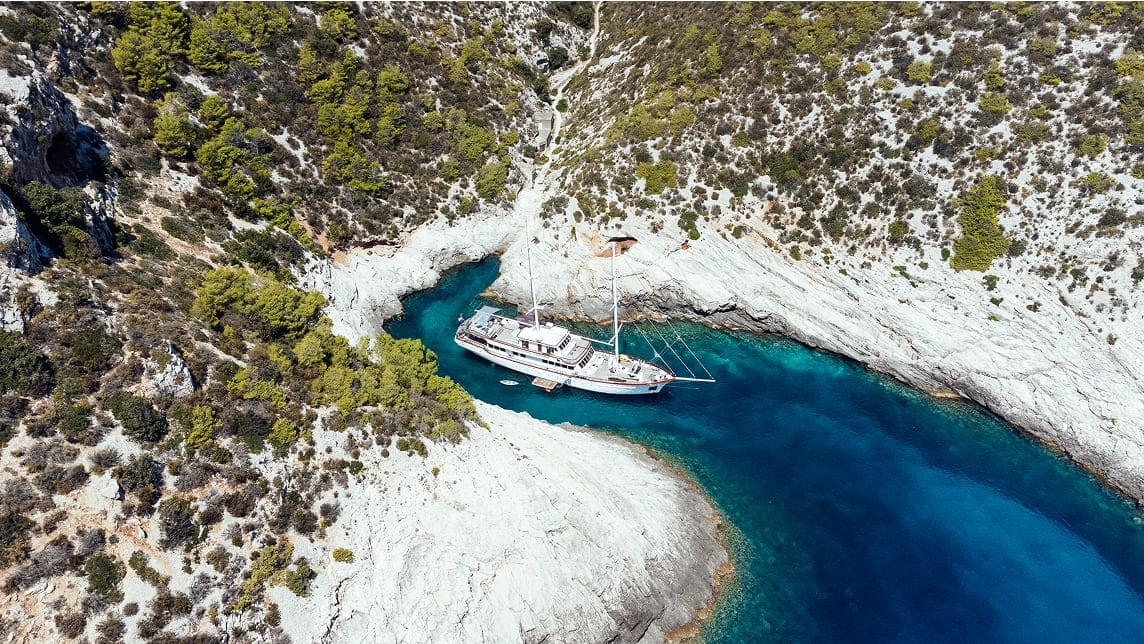 CORSARIO yacht for Charter (10) | Phoenix Yacht Management