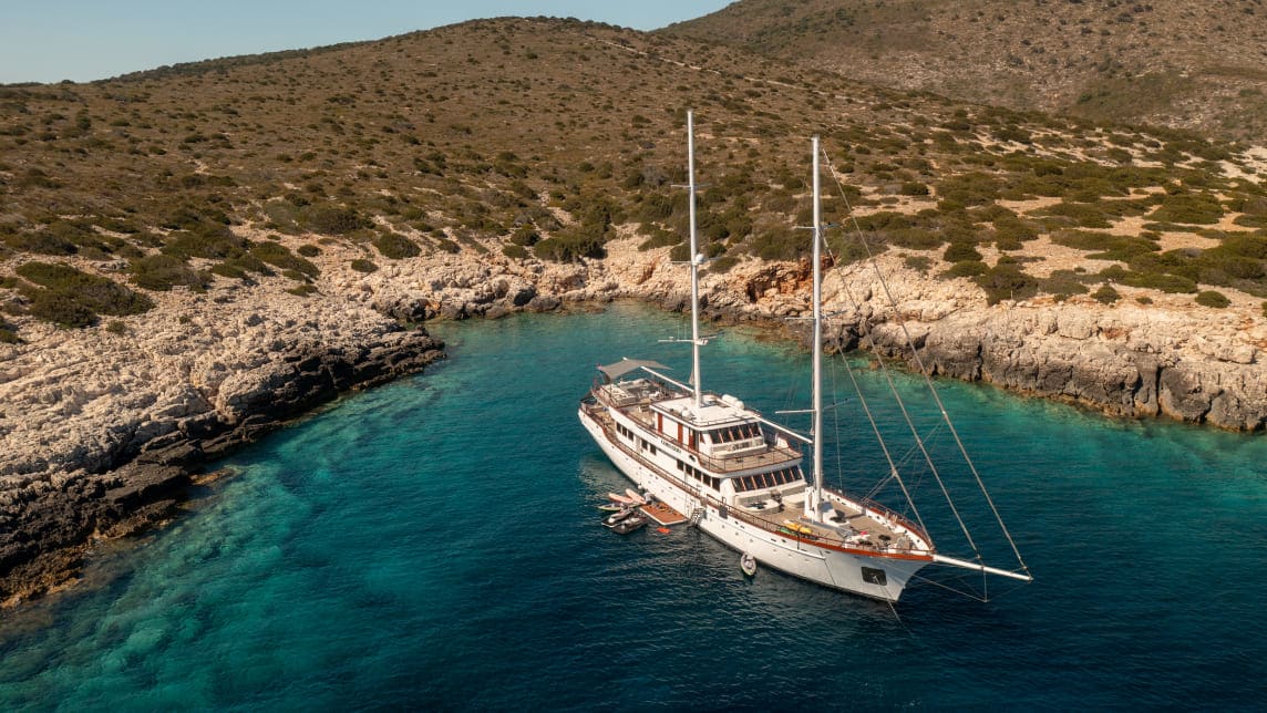 CORSARIO yacht for Charter (8) | Phoenix Yacht Management