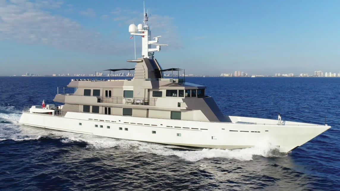 MIZU yacht for Charter (10) | Phoenix Yacht Management