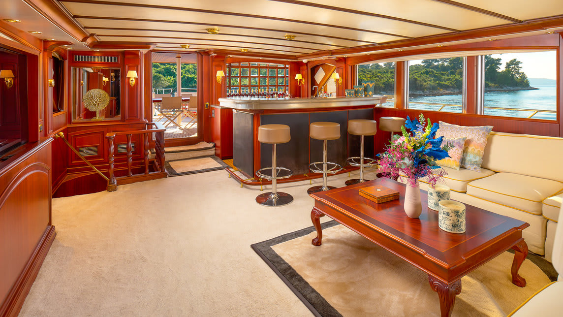 TO JE TO yacht for Charter (15) | Phoenix Yacht Management