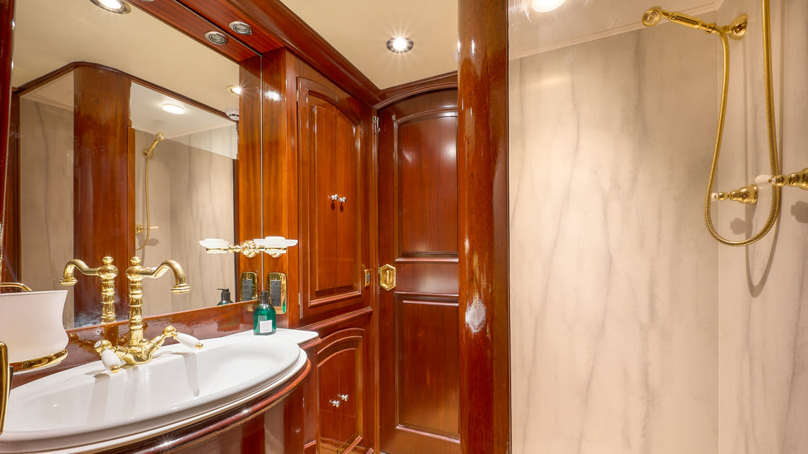 TO JE TO yacht for Charter (25) | Phoenix Yacht Management