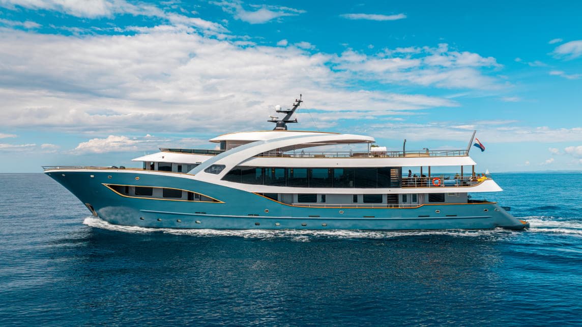 BELLA yacht for Charter (5) | Phoenix Yacht Management