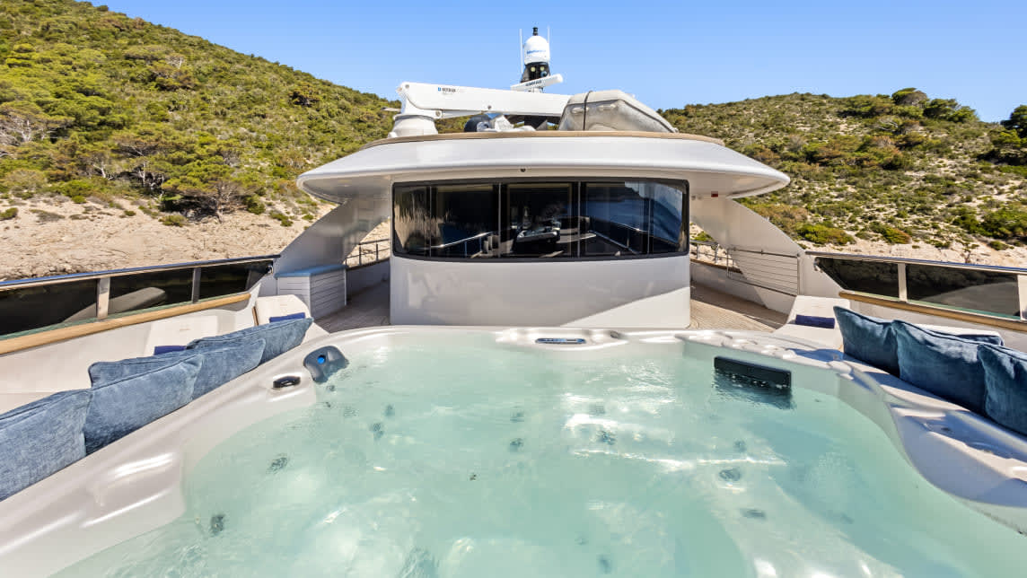 BELLA yacht for Charter (22) | Phoenix Yacht Management