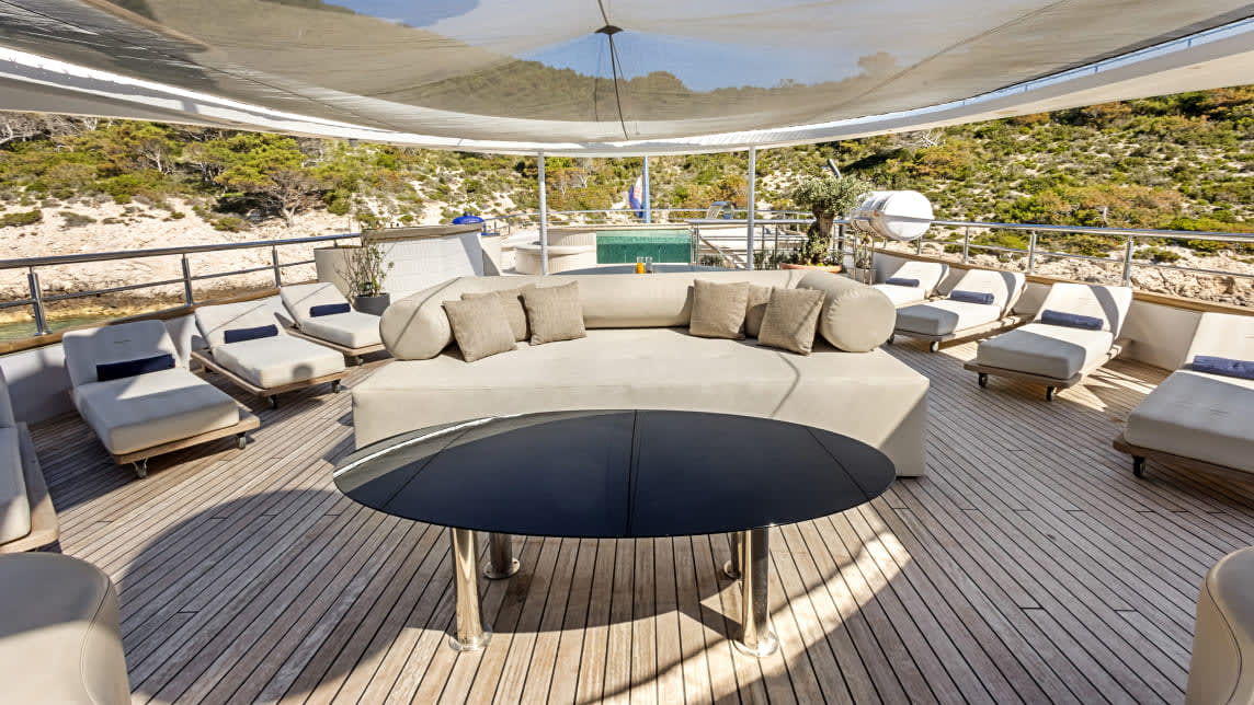 BELLA yacht for Charter (20) | Phoenix Yacht Management