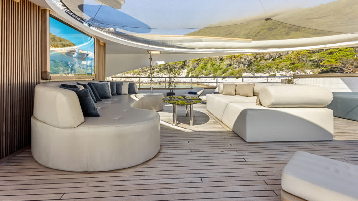 BELLA yacht for Charter (19) | Phoenix Yacht Management
