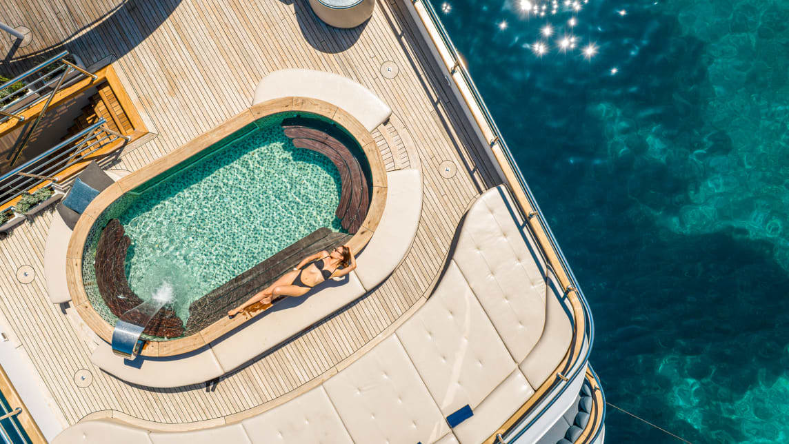 BELLA yacht for Charter (14) | Phoenix Yacht Management