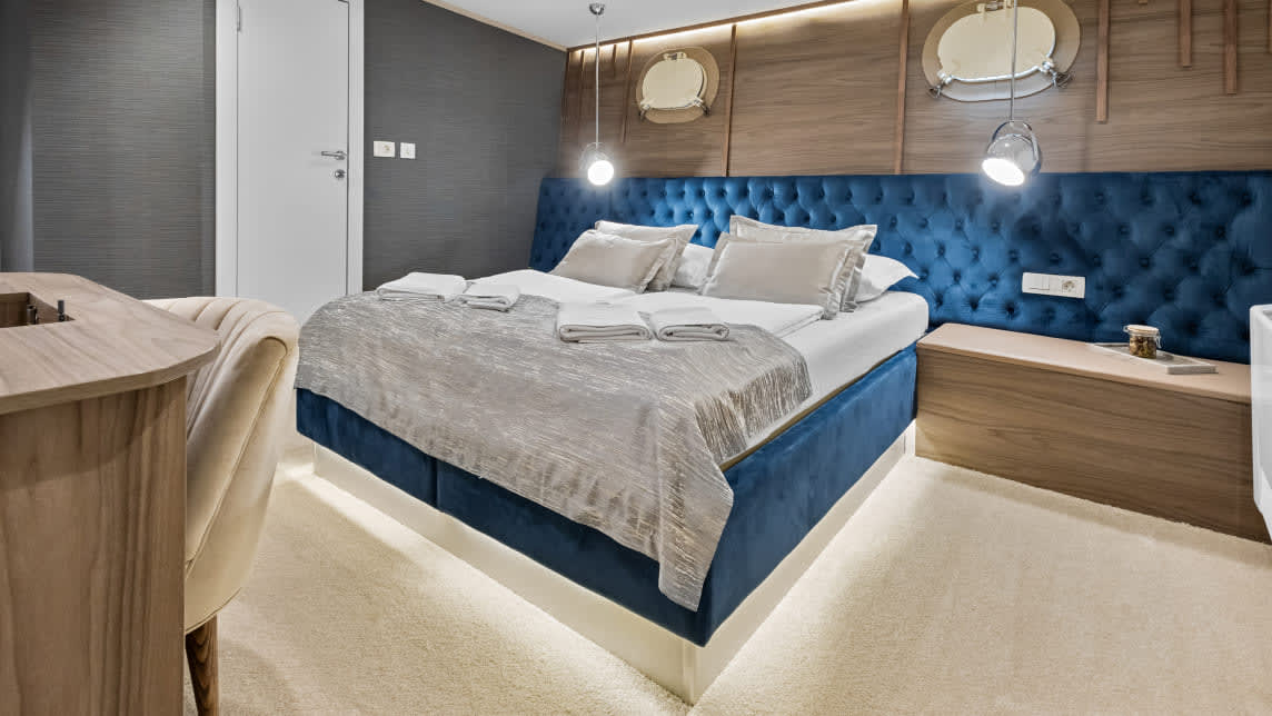 BELLA yacht for Charter (49) | Phoenix Yacht Management