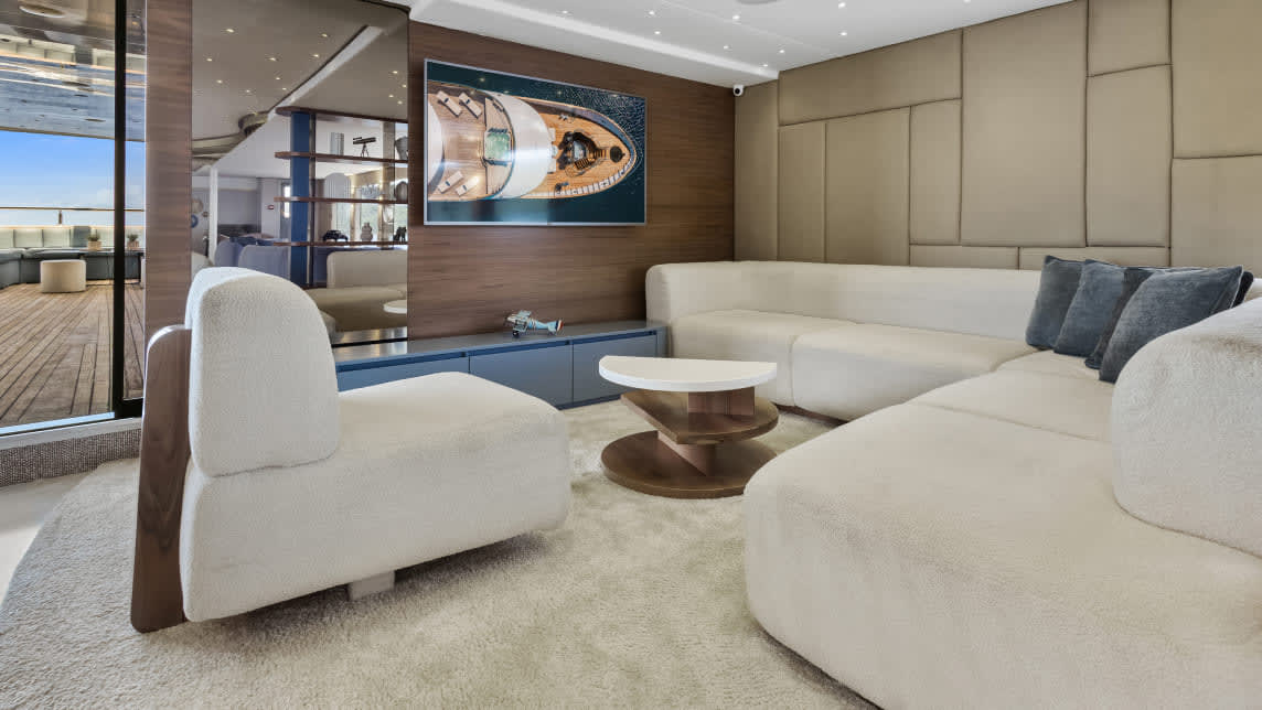 BELLA yacht for Charter (40) | Phoenix Yacht Management