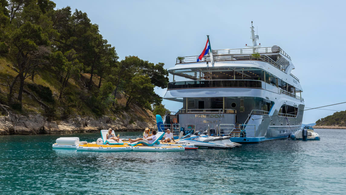 FREEDOM yacht for Charter (28) | Phoenix Yacht Management