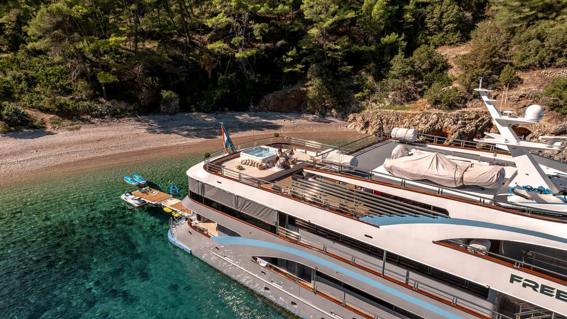 FREEDOM yacht for Charter (33) | Phoenix Yacht Management