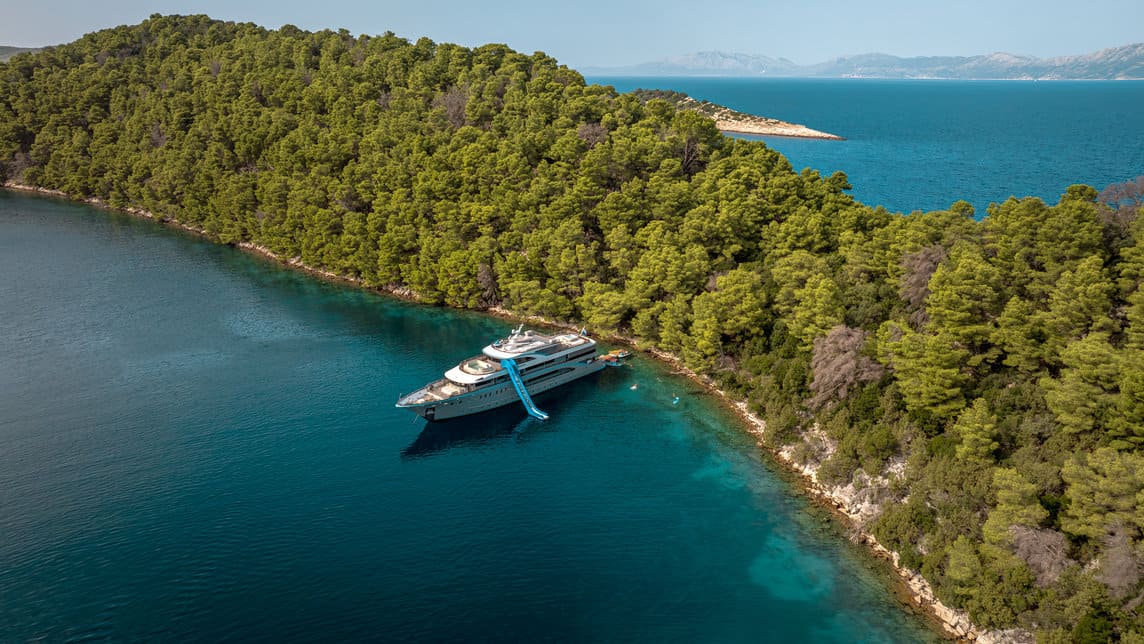 FREEDOM yacht for Charter (22) | Phoenix Yacht Management