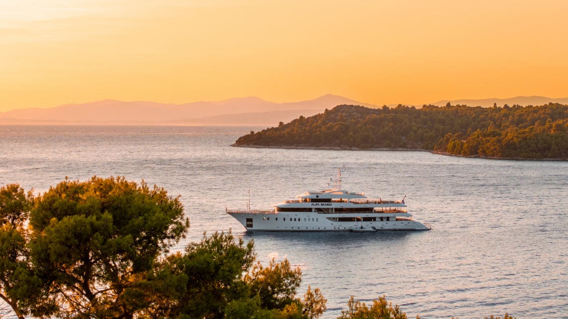 ALFA MARIO yacht for Charter (8) | Phoenix Yacht Management