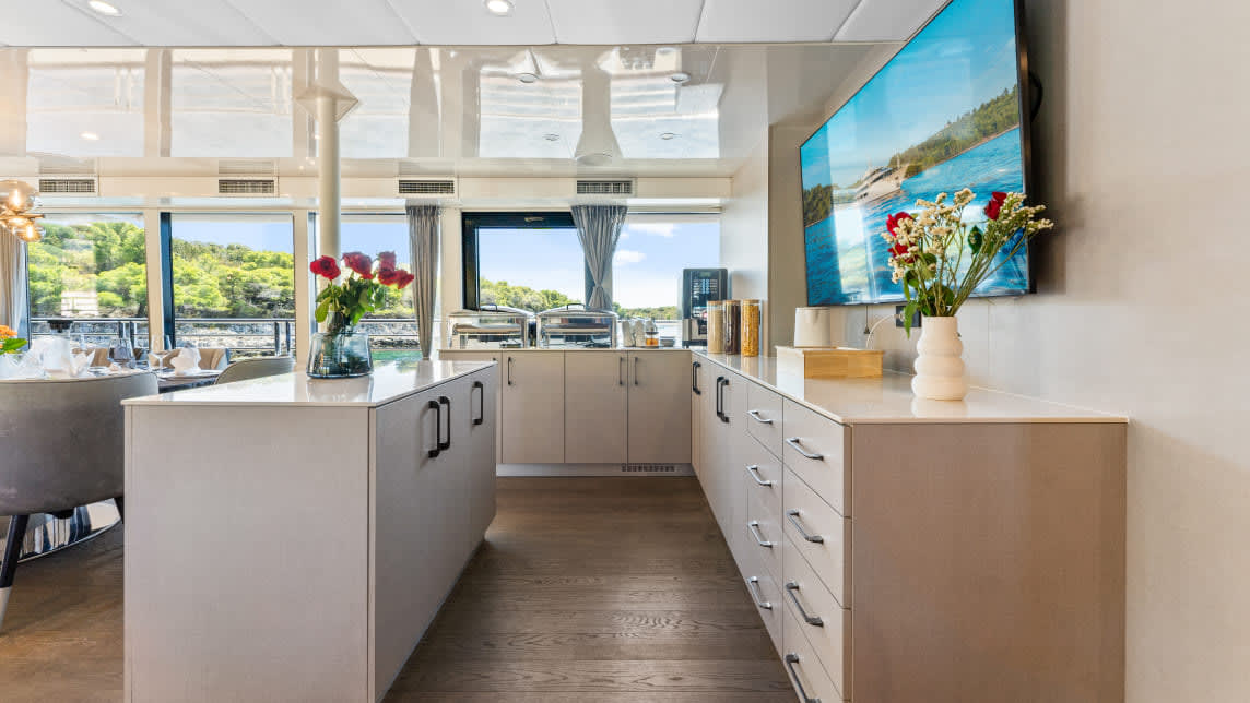 ALFA MARIO yacht for Charter (37) | Phoenix Yacht Management