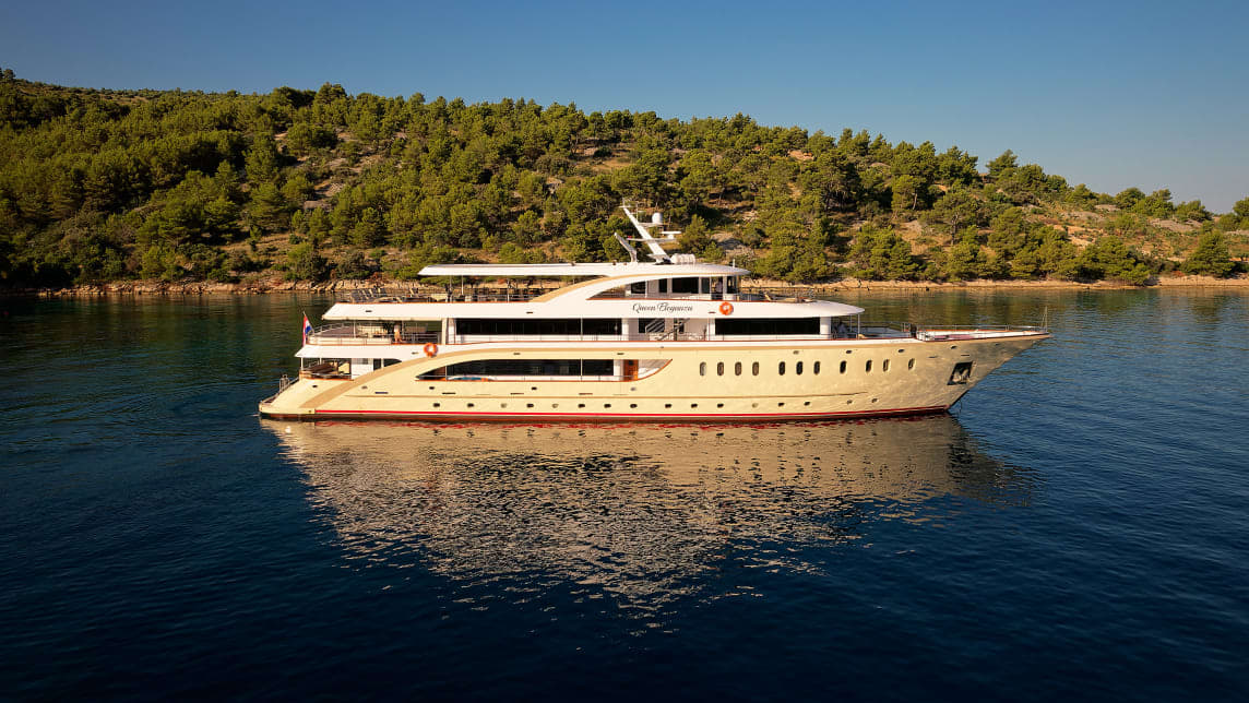 QUEEN ELEGANZA yacht for Charter (6) | Phoenix Yacht Management