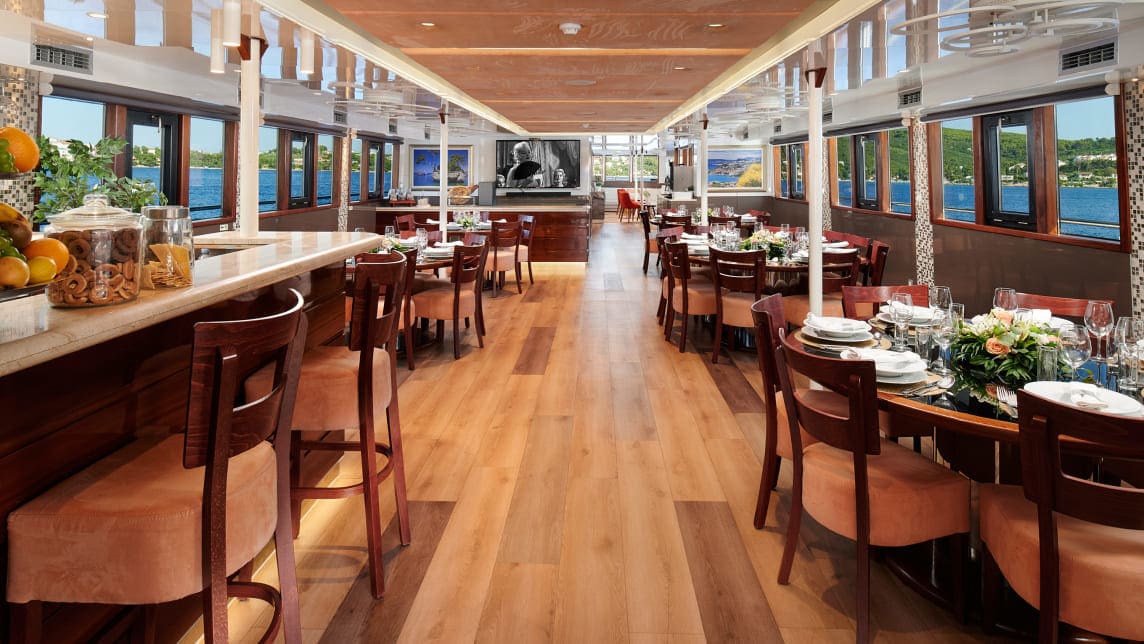 QUEEN ELEGANZA yacht for Charter (24) | Phoenix Yacht Management