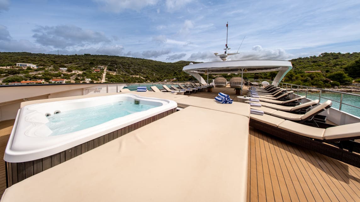 KARIZMA yacht for Charter (22) | Phoenix Yacht Management