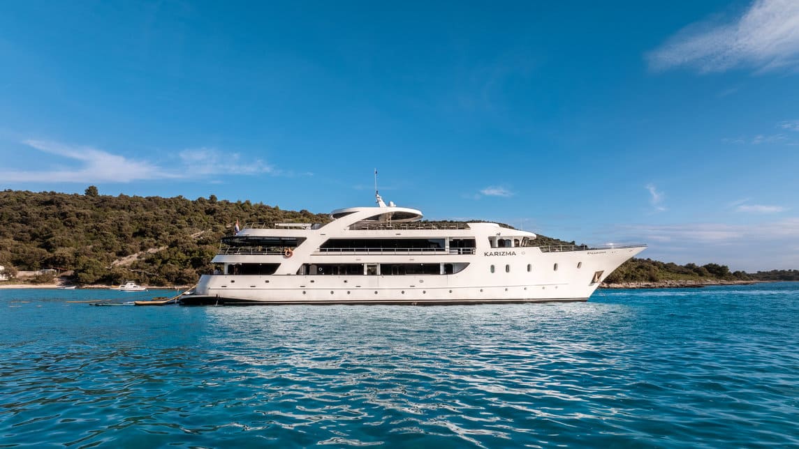 KARIZMA yacht for Charter (7) | Phoenix Yacht Management