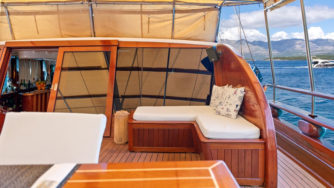 ELEGANZA yacht for Charter (40) | Phoenix Yacht Management