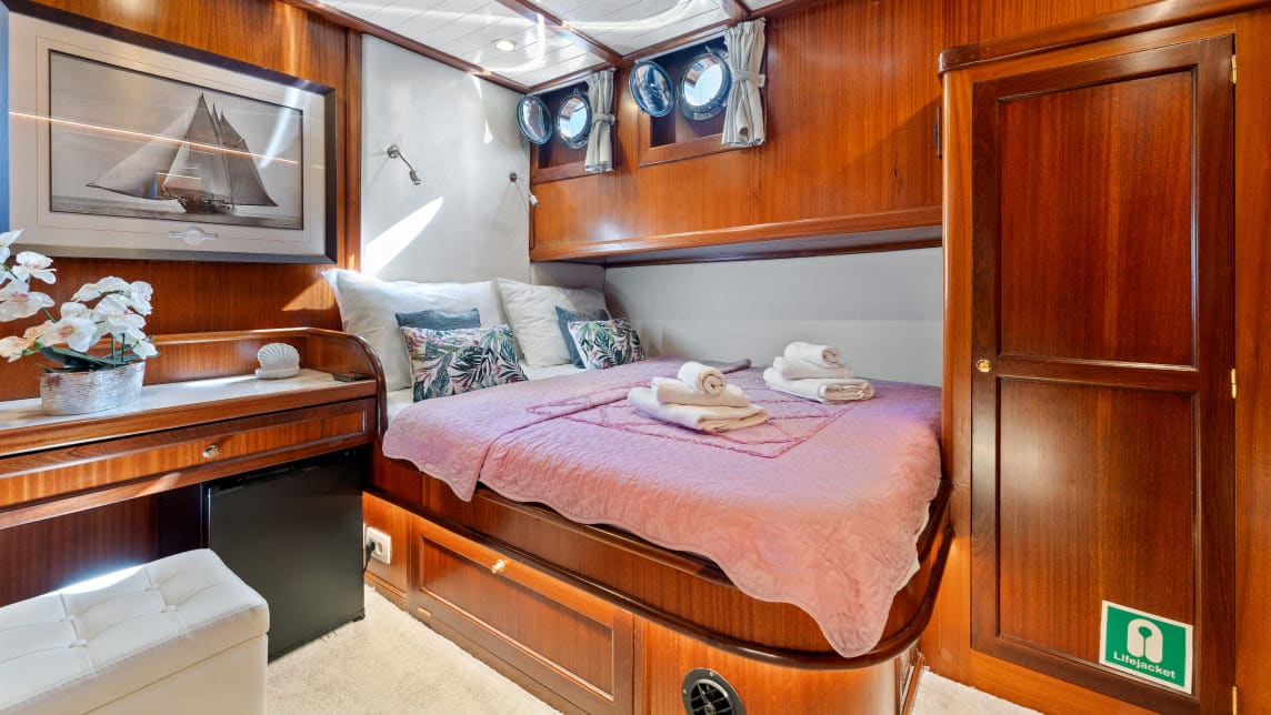 SMART SPIRIT yacht for Charter (13) | Phoenix Yacht Management