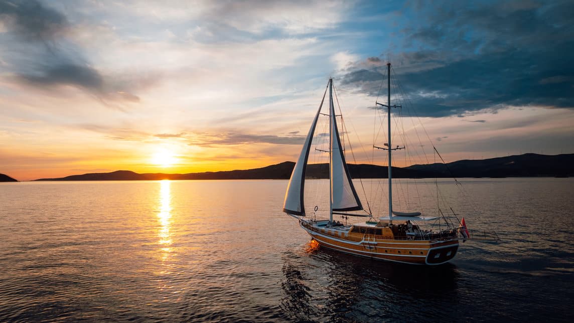 ANDEO yacht for Charter (19) | Phoenix Yacht Management