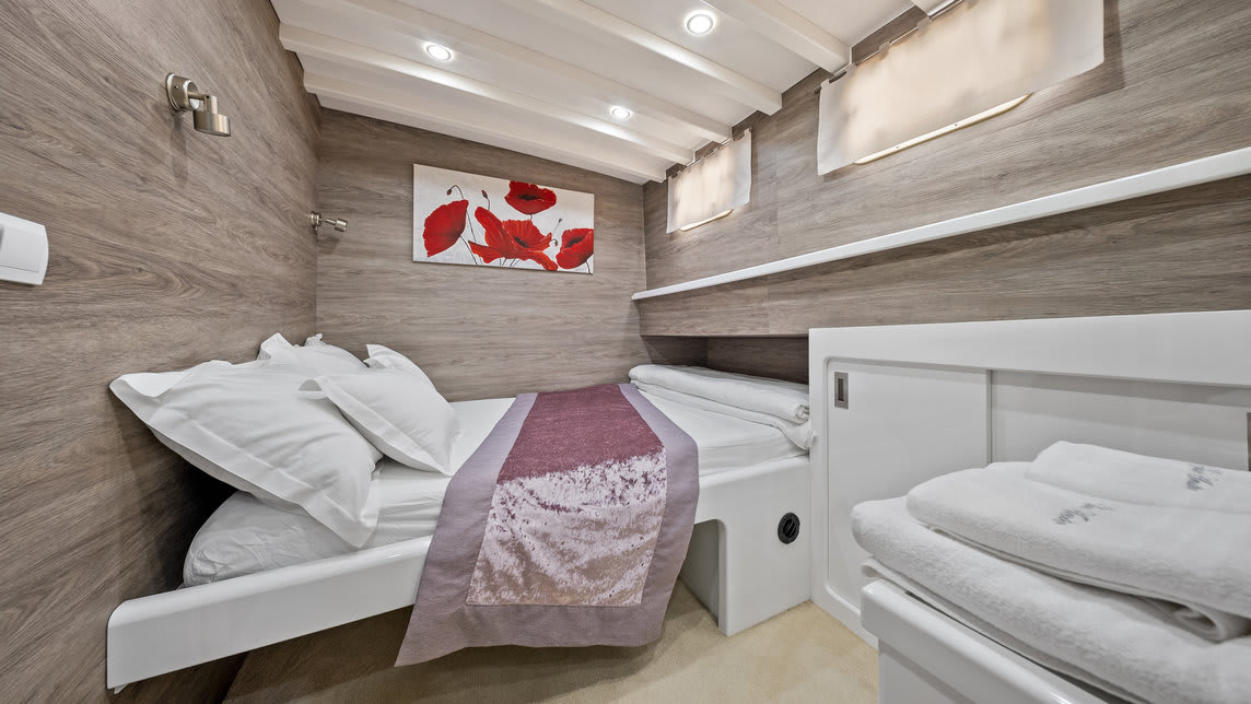 ANDEO yacht for Charter (14) | Phoenix Yacht Management